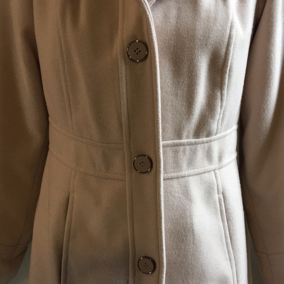 Cream coat - Picture 2 of 6